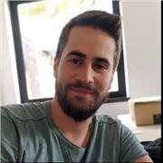 Laureato magistrale con lode, offre lezioni private di storia